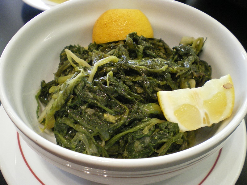 Green Salad with a piece of Lemon.