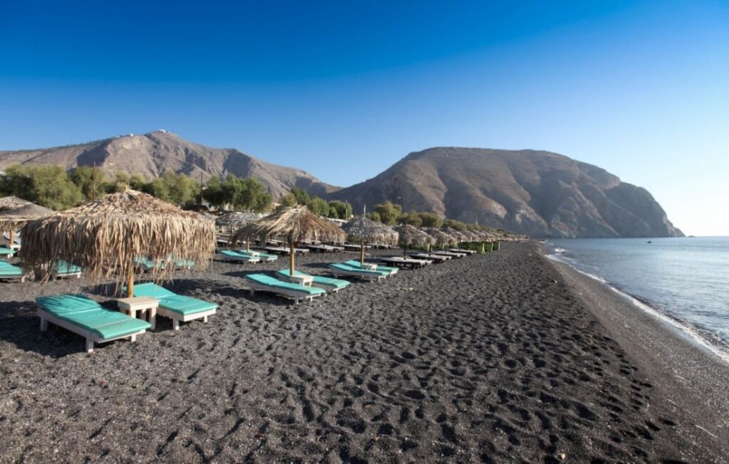 Best Cheap Hotels in Santorini: Perissa beach