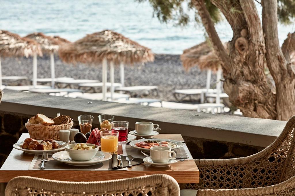 Best Cheap Hotels in Santorini: Costa Grand