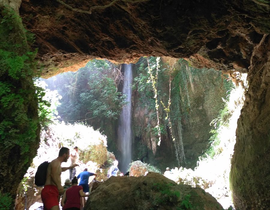 The imressive Nemouta waterfalls entrance