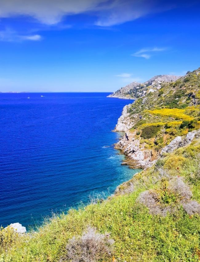 Best Things to Do in Hydra Greece: beautiful coastline in hydra island