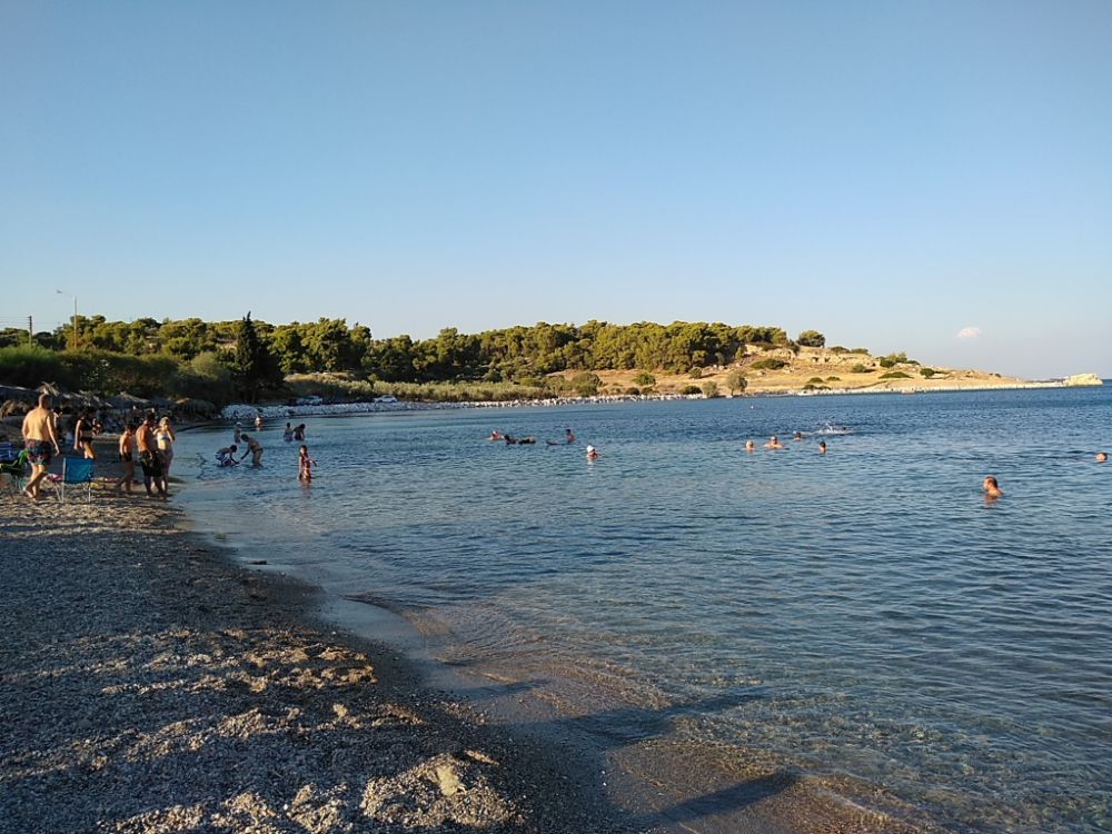 kechries port with people swimming
