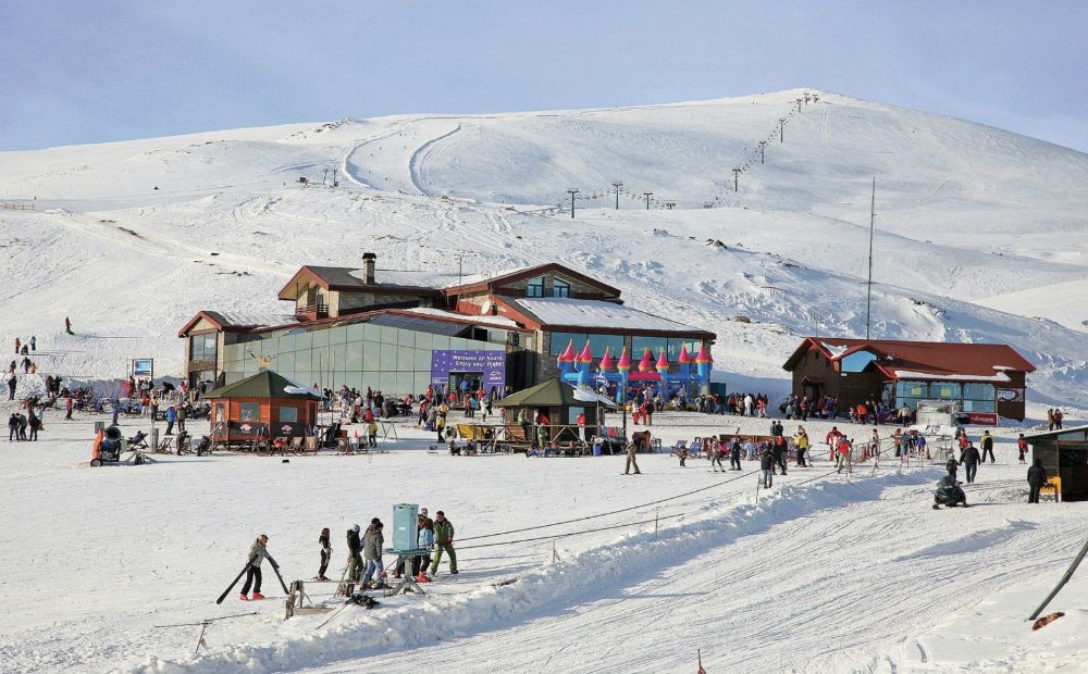 Kaimaktsalan resort with snow. Many Skiers. Ski resorts In Greece.
