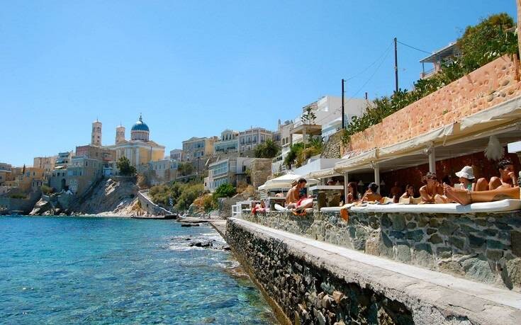 Best things to do in Syros Greece, Vaporia and the Asteria beach bar
