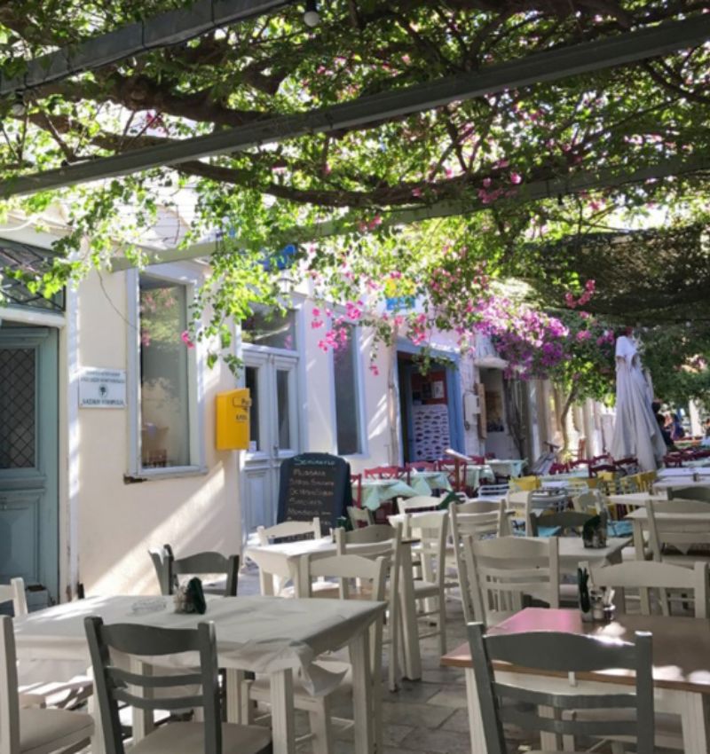 Best things to do in Syros Greece, Tavern Petrino in Syros Island Greece.