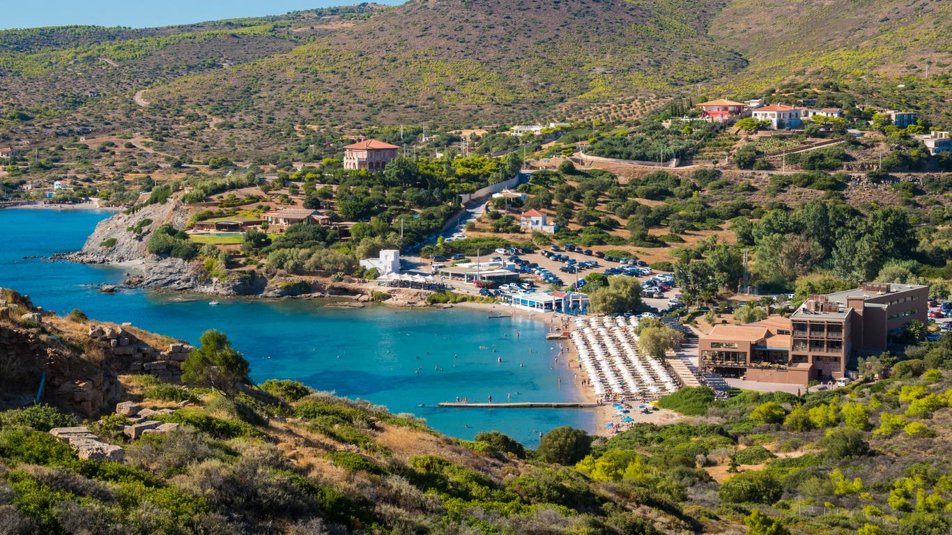 9 Incredible Beach Resorts Near Athens You Won’t Believe Are So Close!