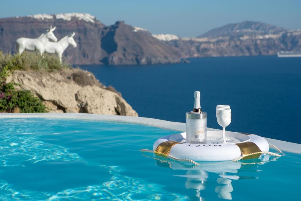 Things to do in Santorini: Canaves Suites