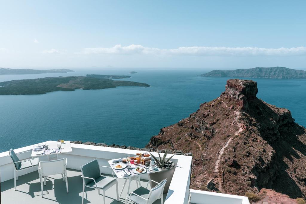 Grace hotel in Santorini. Santorini best diners.