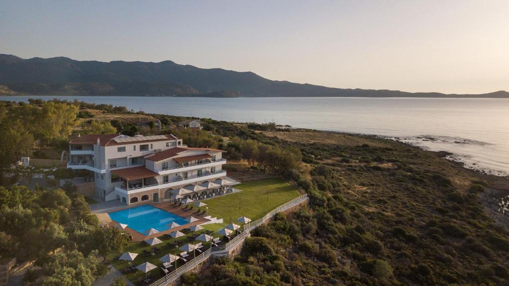 A view to Alkinoi resort and spa with a swimming pool and near the sea. Greece for mobility-impaired.