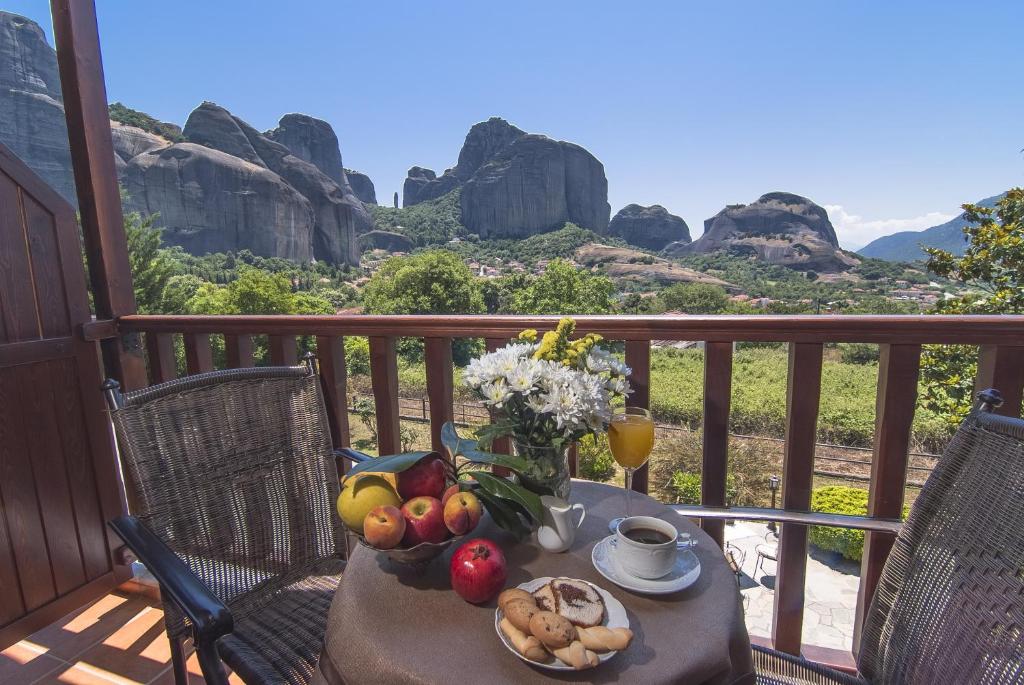 A view from hotel Doupiani to Meteora.