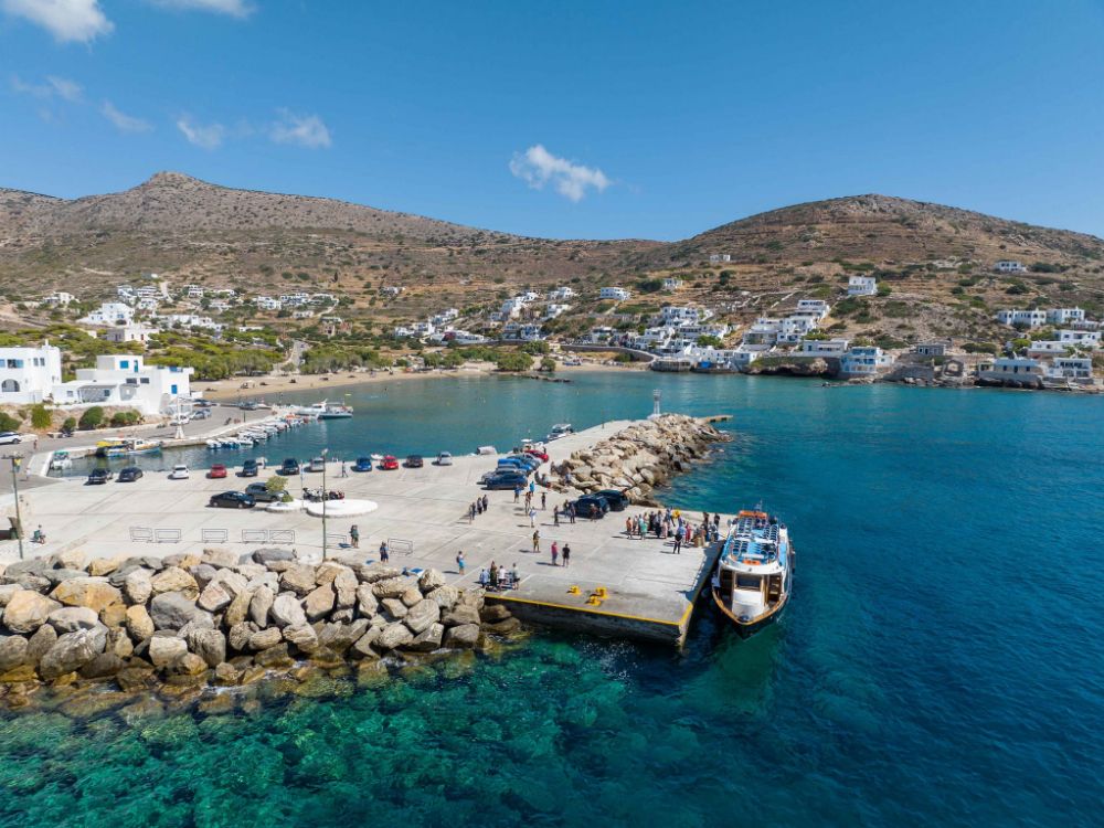 View of the charming port of Sikinos, surrounded by crystal-clear waters and traditional Cycladic architecture—a perfect starting point for exploring the top things to do in Sikinos.