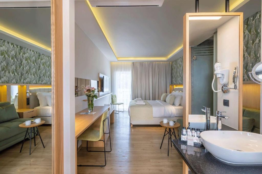 Best Athens Beach Hotels, Dolce Attika Hotel room