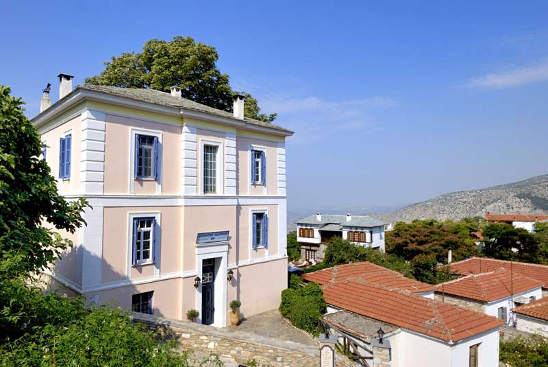A traditional house, Portaria Mansion and some other typical houses.