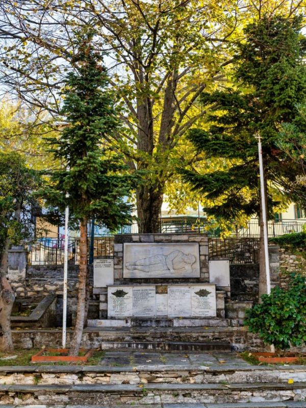 War Monument in Portaria. 