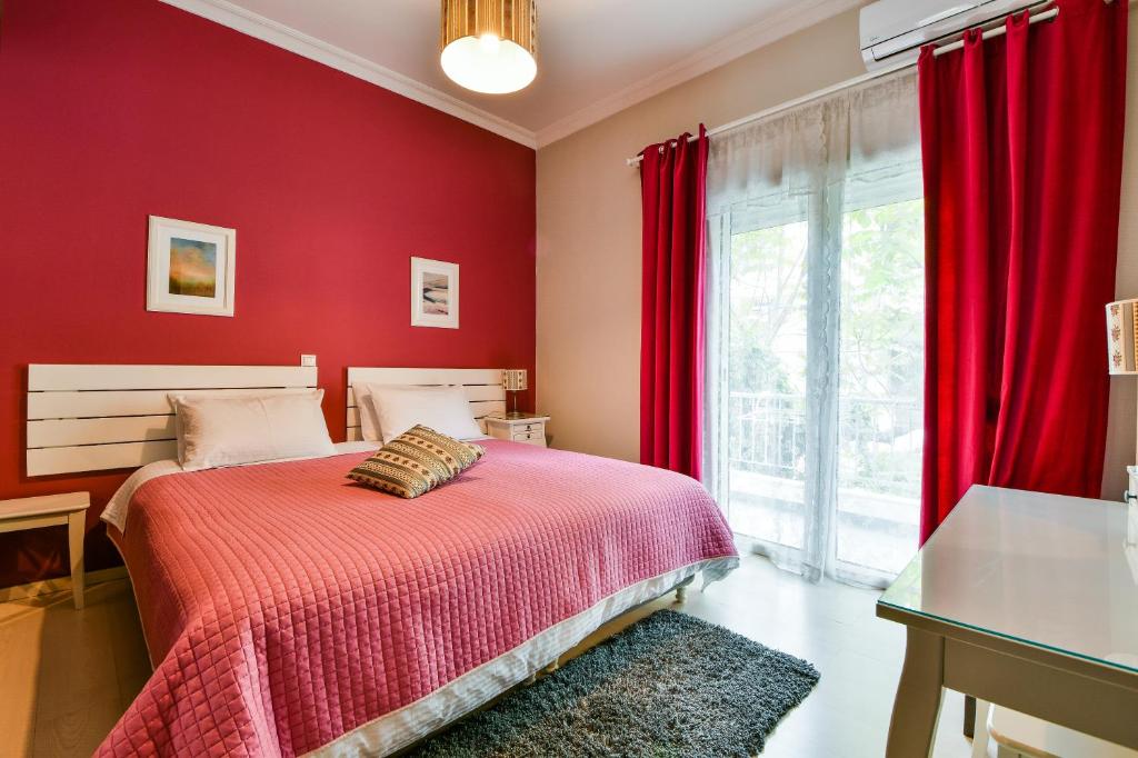 Central Apartments in Athens, star apartment bedroom