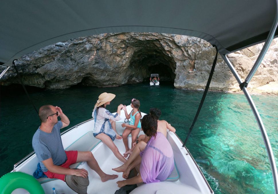 Sailing Tour the caves near Agios Ioannis