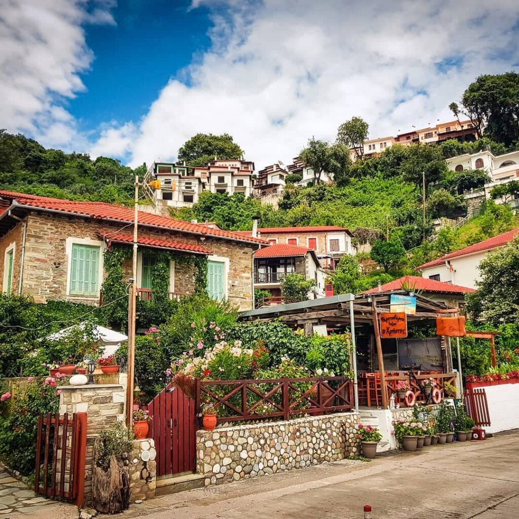 Agios Ioannis in Pelion houses and taverns