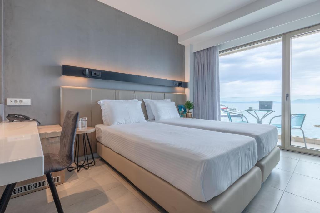  Best Athens Beach Hotels: Avra Hotel room  in Rafina Port