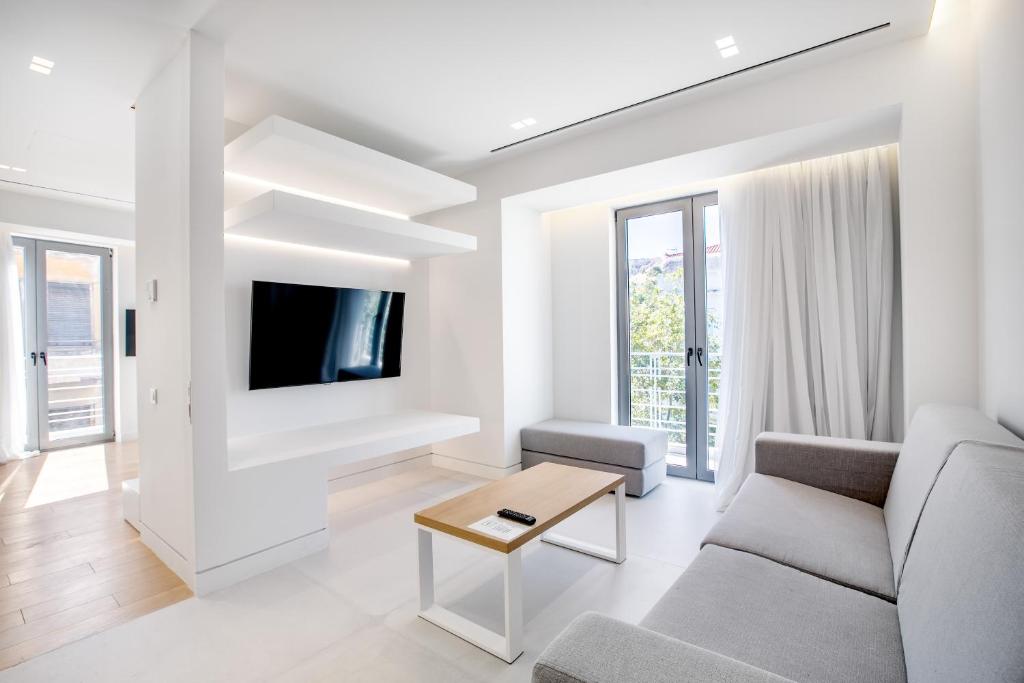 Nsplace Room with white and modern decoration