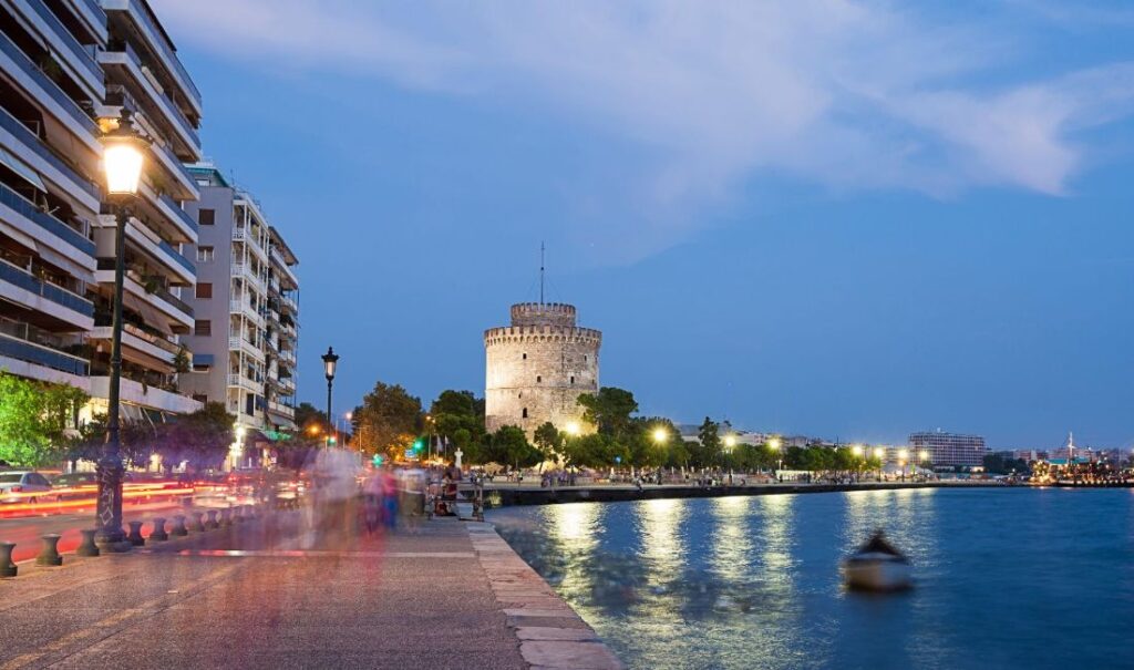 Best places to visit in Greece: thessaloniki town with White Tower