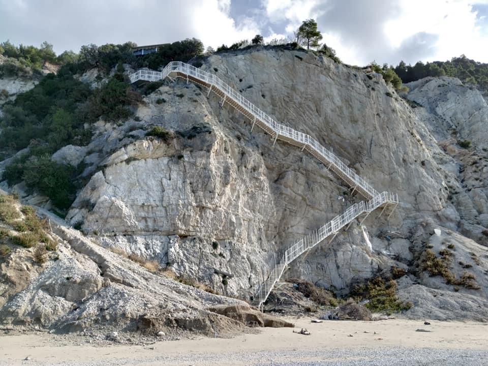 Things to do in Lefkada Greece: Stairs leading το Egremni beach
