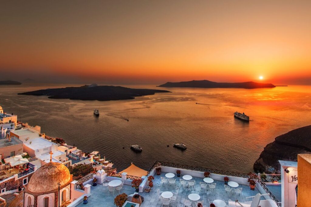 Things to do in Santorini: Oia sunset