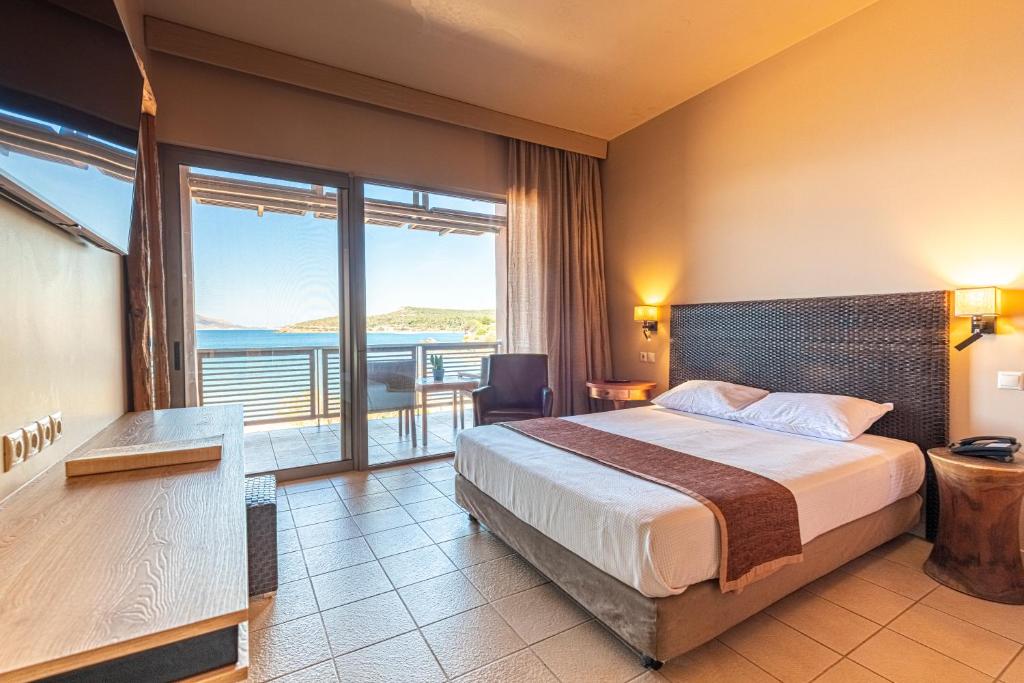 Best Athens Beach Hotels: Aegeon Beach hotel room