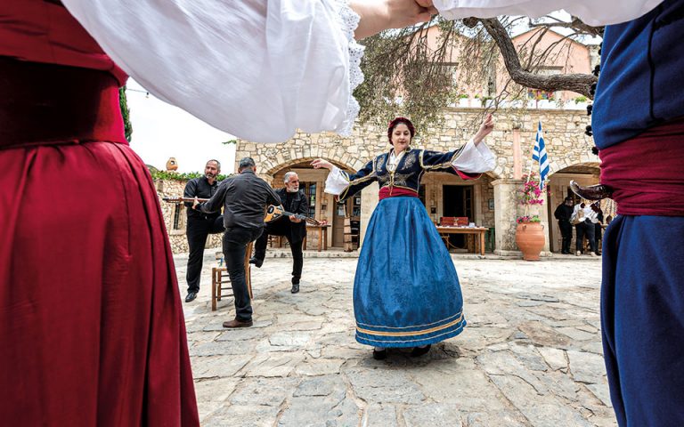 Things to Do in Rethymno Crete, Dancers in Cretan traditional costume