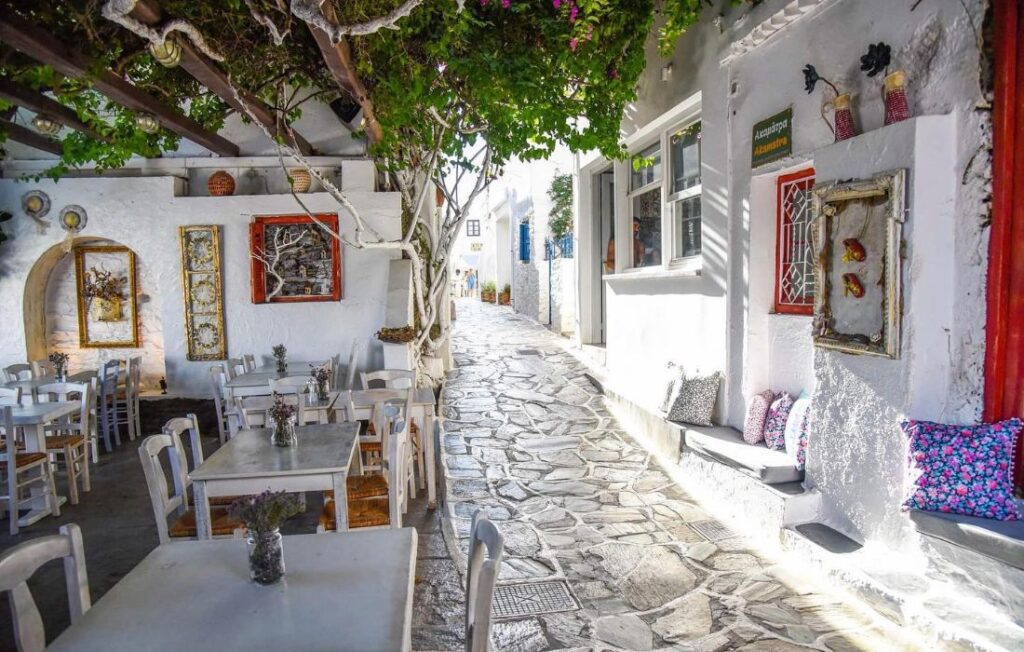 Steki tou Ntentzi restaurant in a Cycladic island. 