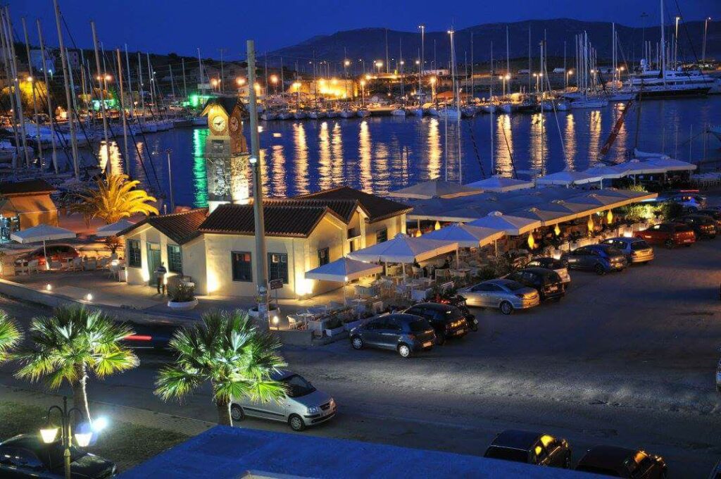 Lavrio at night. Photo by Roloi cafe in Lavrio