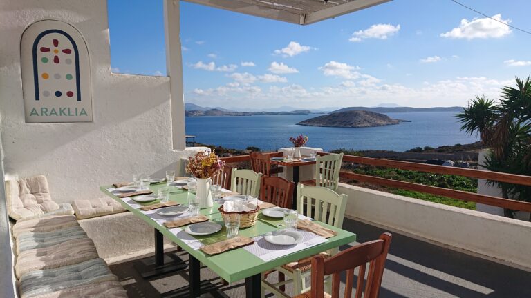 The terrace with set table of the restaurant Araklia