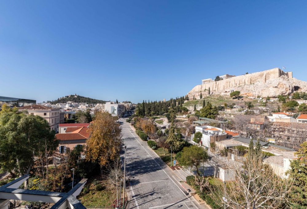 Aerial view of the Makrygianni neighborhood in Athens, featuring the Acropolis Museum surrounded by historic and modern buildings.